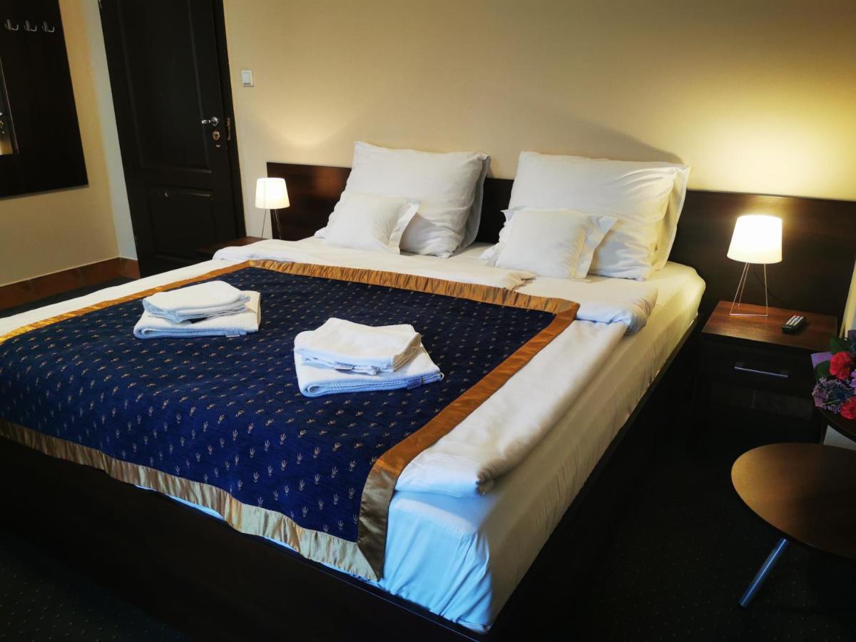 Fort Hotel Варшава Екстер'єр фото